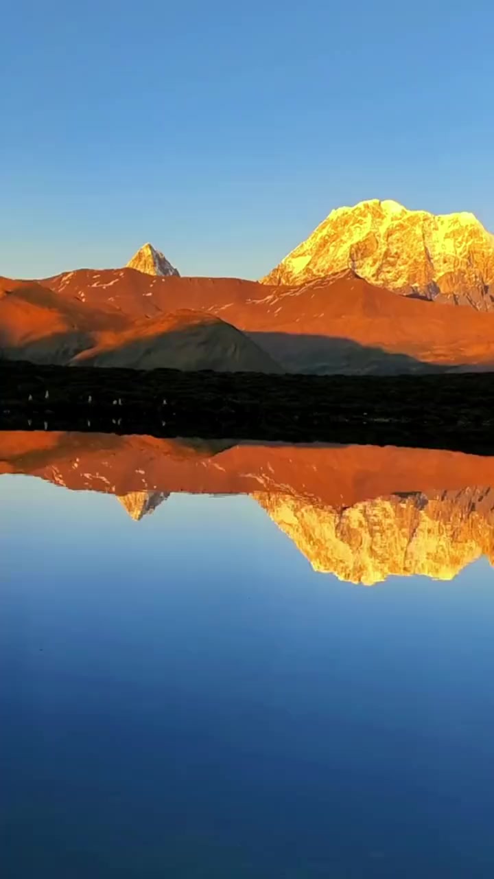 日照金山遇绝美倒影好运加倍「震撼绝伦!