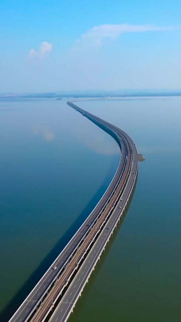 乘南京地铁s9号线,感受一下水上列车畅游天空之镜