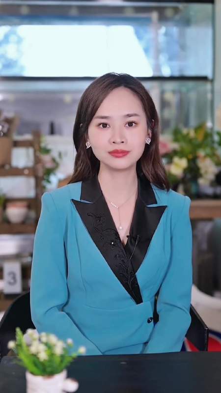 主持人梦涵116粉丝  关注白鹿出道就片约不断,十七部剧中十四次女主