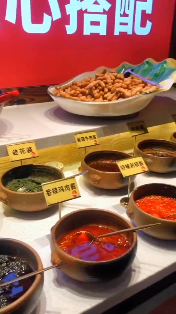 蓟州区新城国际购物广场旁边有家辣小二脆毛肚火锅 店里的鲜切肉三大