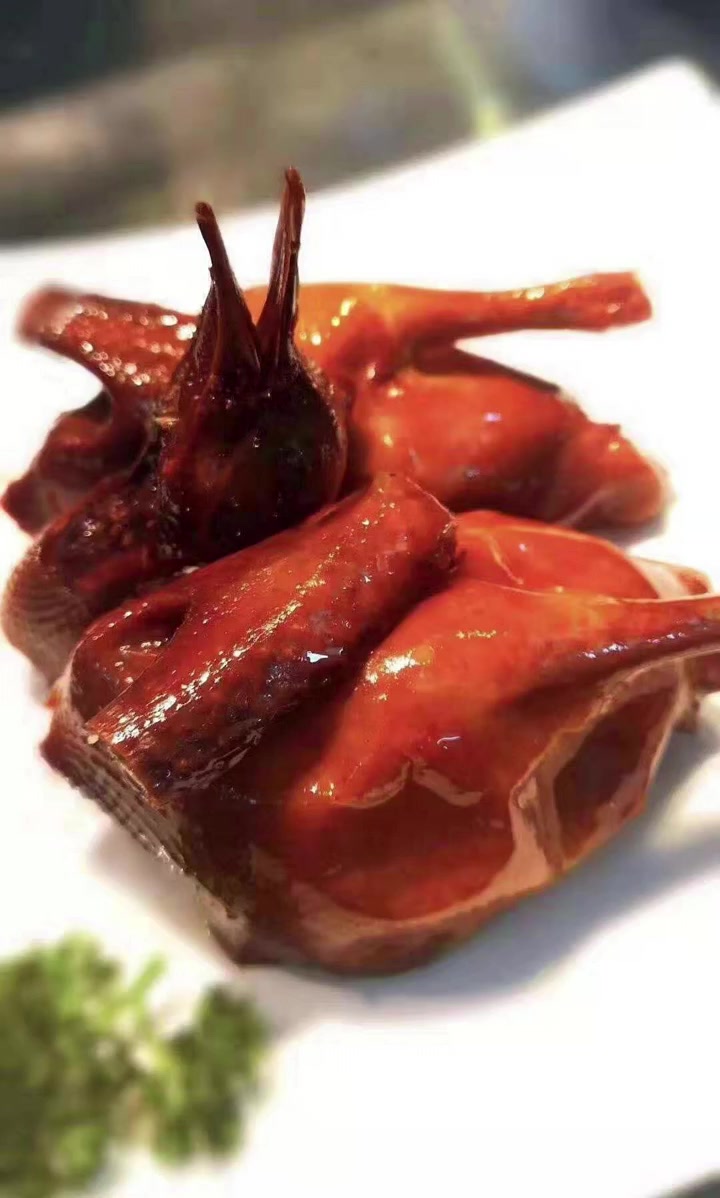 半成品爆汁玻璃乳鸽.需要的可以私信我-度小视