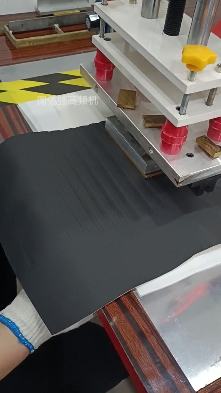 高频皮革压花机 皮革高周波压痕机 菱形格高频压印机 pvc皮料高频压花