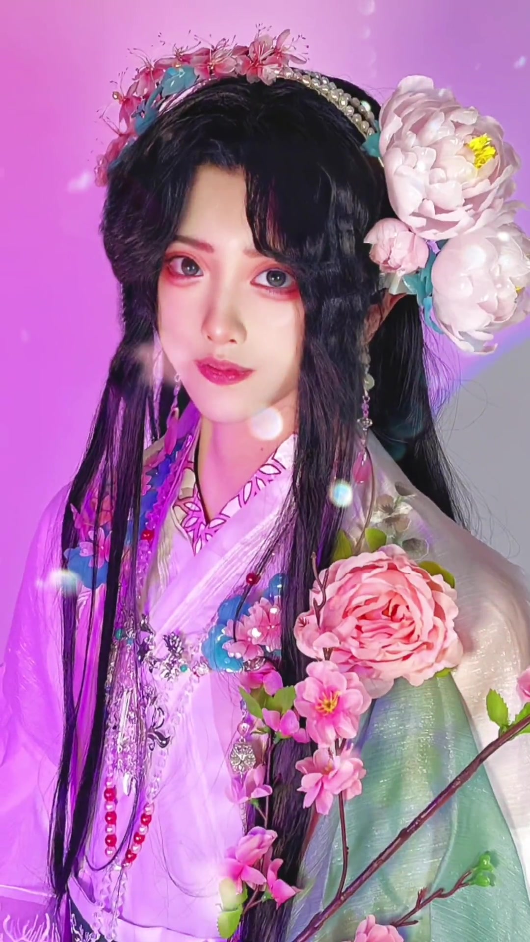 cos 天官赐福 谢怜 花神怜 在最初的设定中 谢怜曾被贬去做掌管花开花