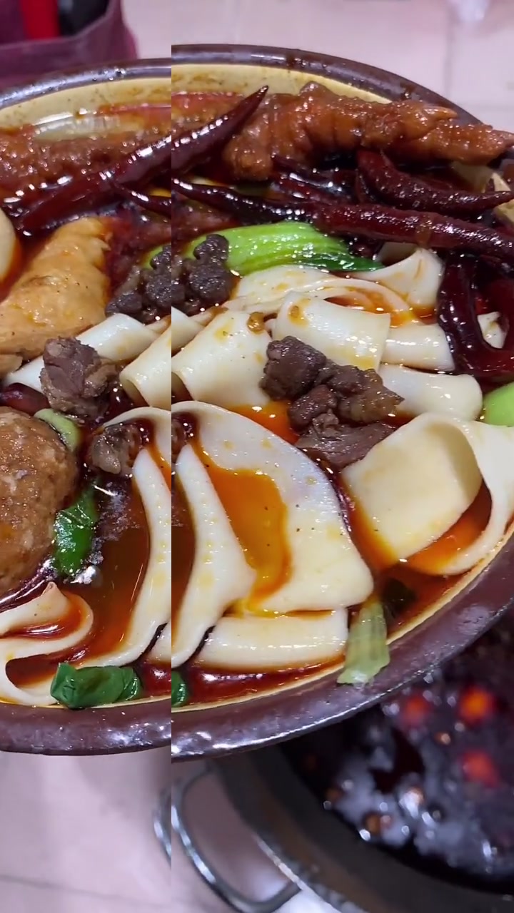 安徽太和板面,店面不大,每天红红火火,口味正宗辣椒更是一绝,绝对是你