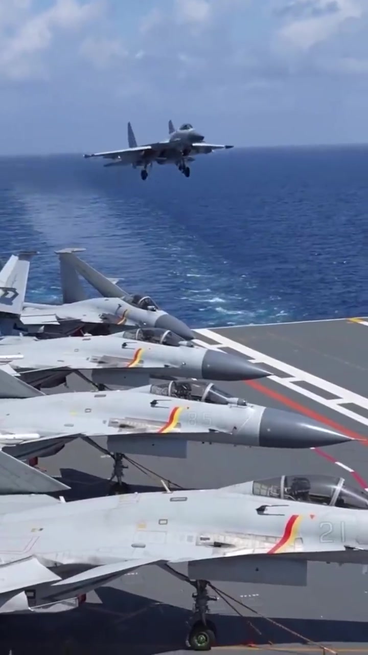 歼15视角体验起降山东舰」第一视角驾驶歼-15在山东舰起降是什么感觉?