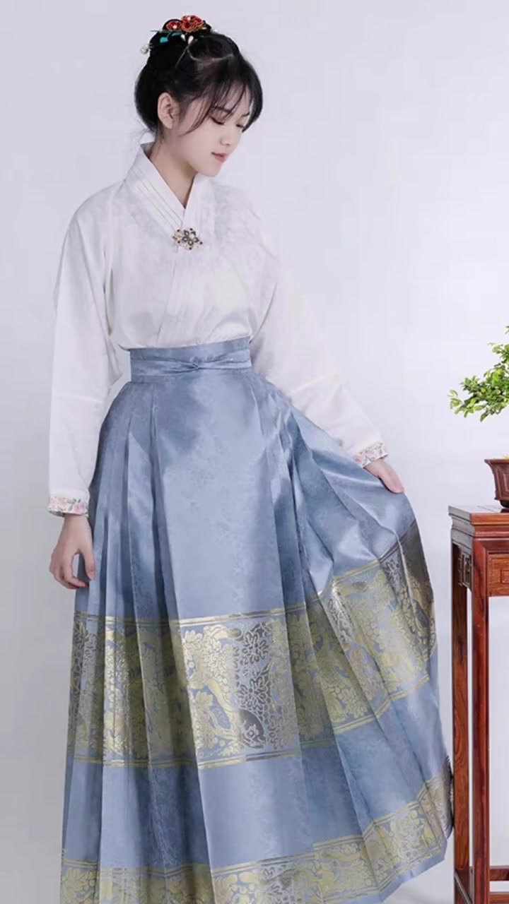 给宝们补一个桃柿荷花交领窄袖的细节 汉服 汉客丝路 汉服日常穿搭