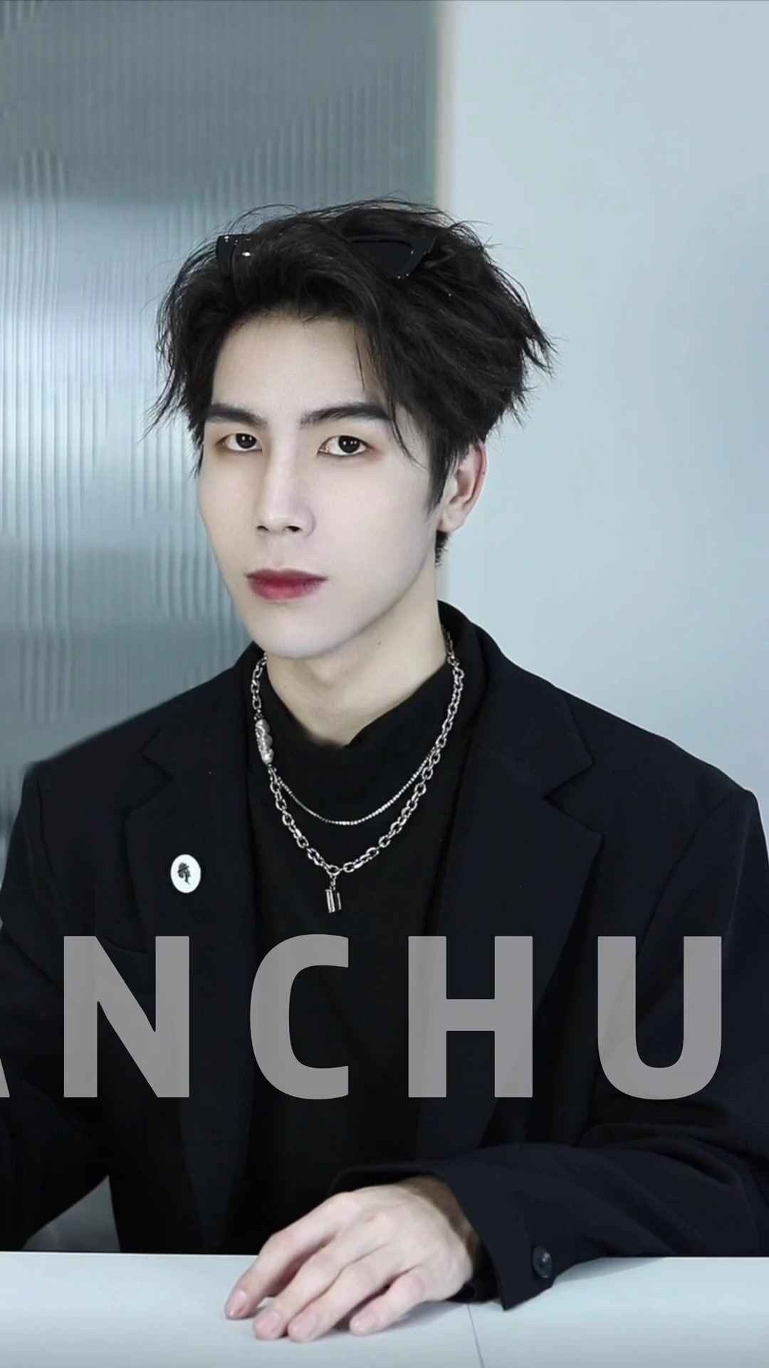 王嘉尔墨镜背头发型,好出圈啊6015谁弄颜值直接飙升,曝光明星超