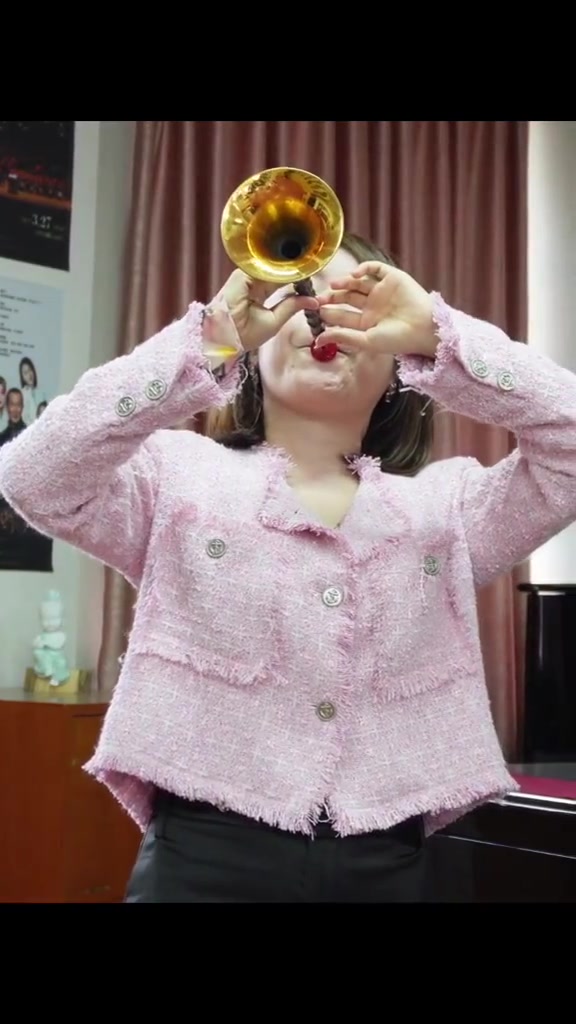 「中国第一位唢呐博士惊艳出圈」上海音乐学院"90后"青年教师刘雯雯