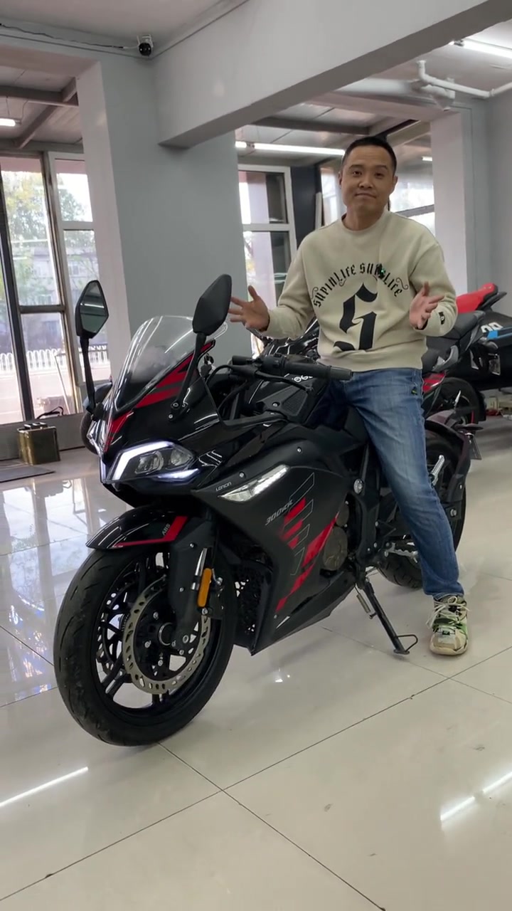 你最喜欢哪一款 摩托车 春风250sr gsx250r