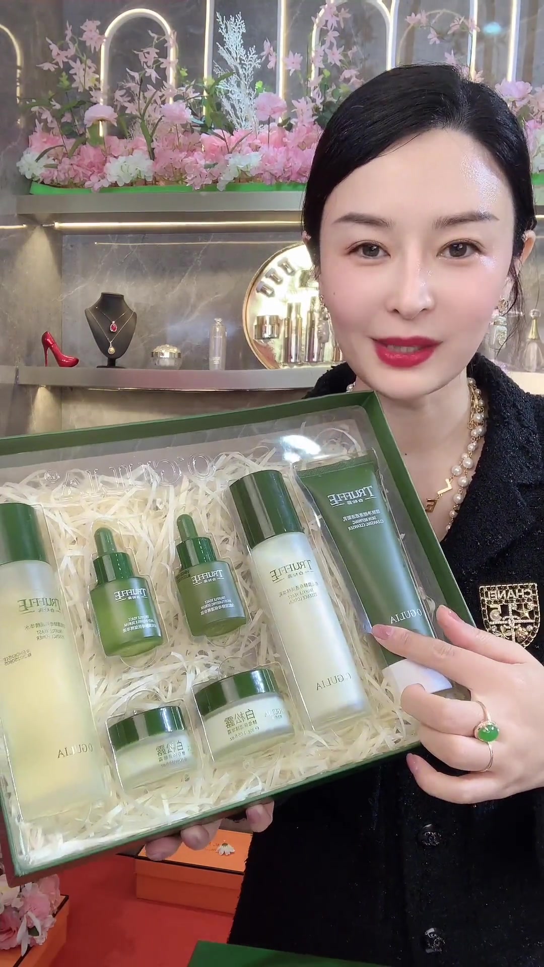 不知道护肤品怎么选的,可以看看这个白松露的七件套,水乳精华眼