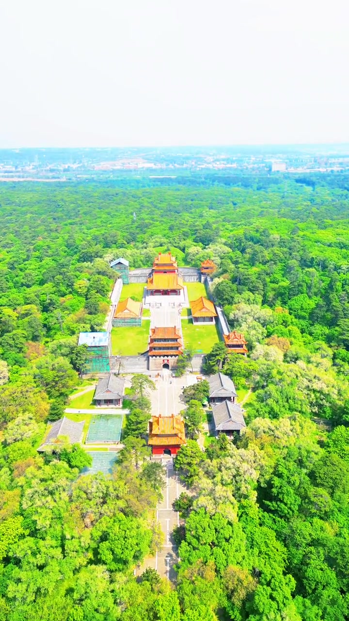 东陵,又名清福陵,浑河北岸几百米,努尔哈赤的陵寝,沈阳两大帝陵之一
