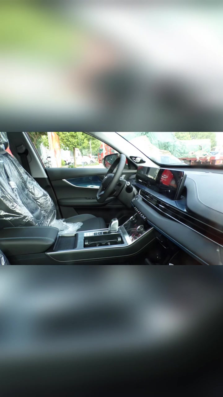 瑞虎7plus陆续到店行李架律动氛围灯确定装配