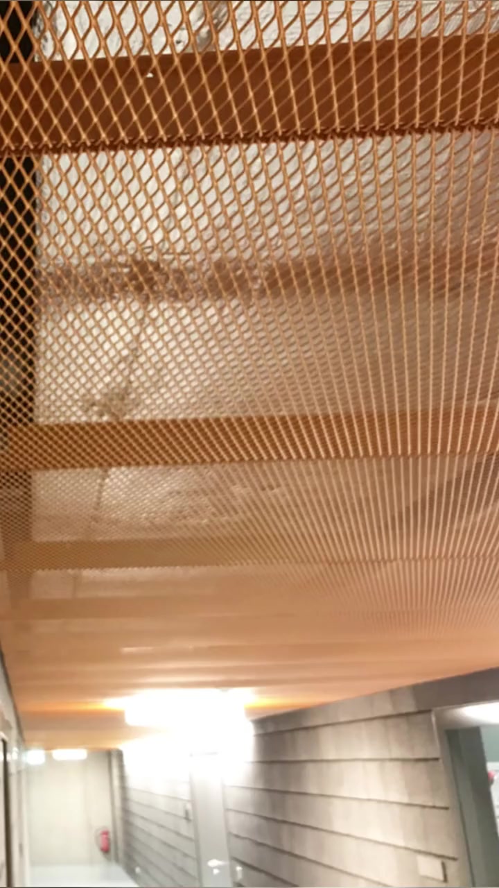 铝拉网吊顶,铝吊顶网,金属网吊顶,适用场景广,材质较轻,安装方便,可