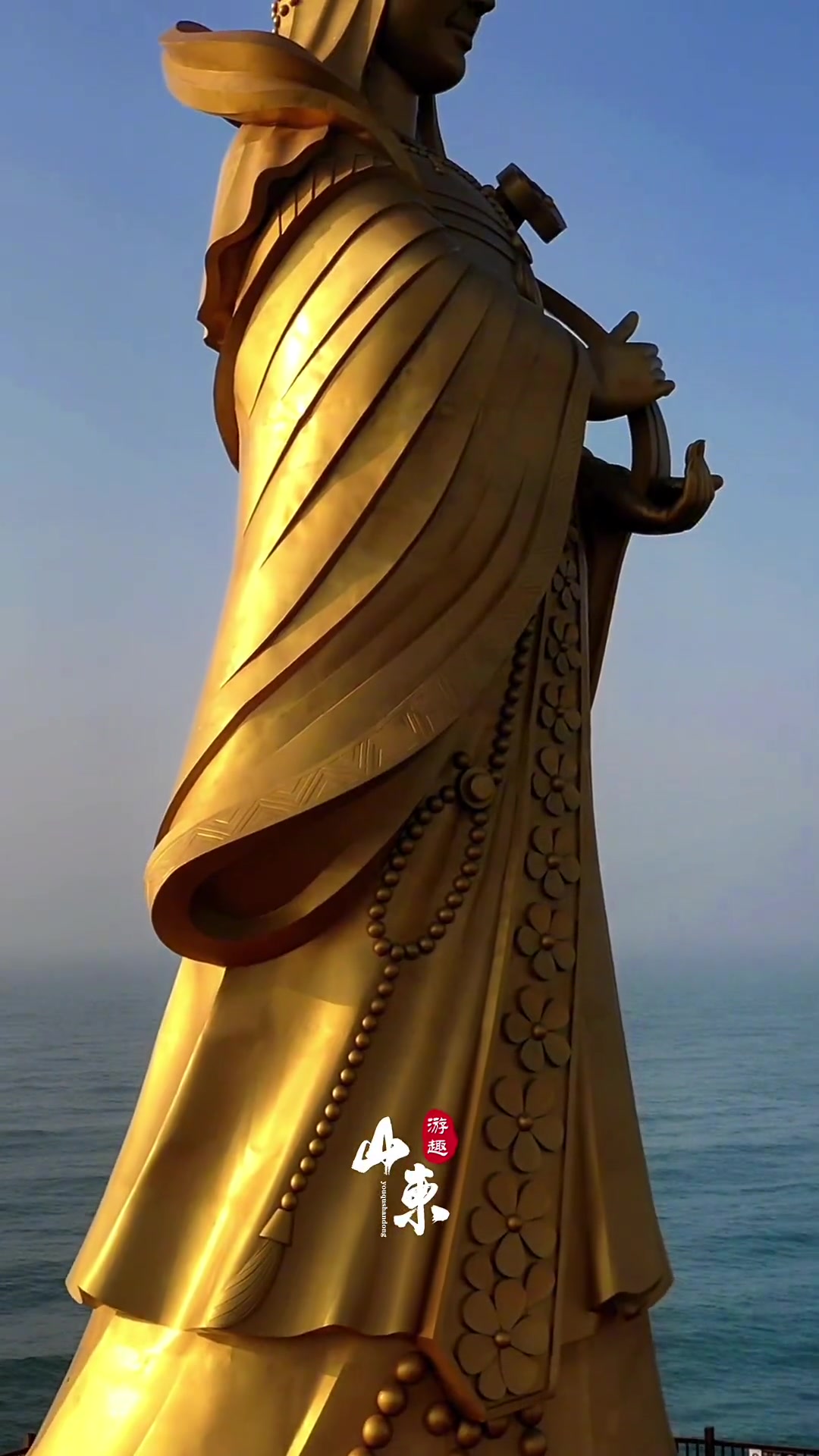 山东省青岛市小麦岛公园内的妈祖雕像,庄严肃穆,三面环海,佑青岛港口