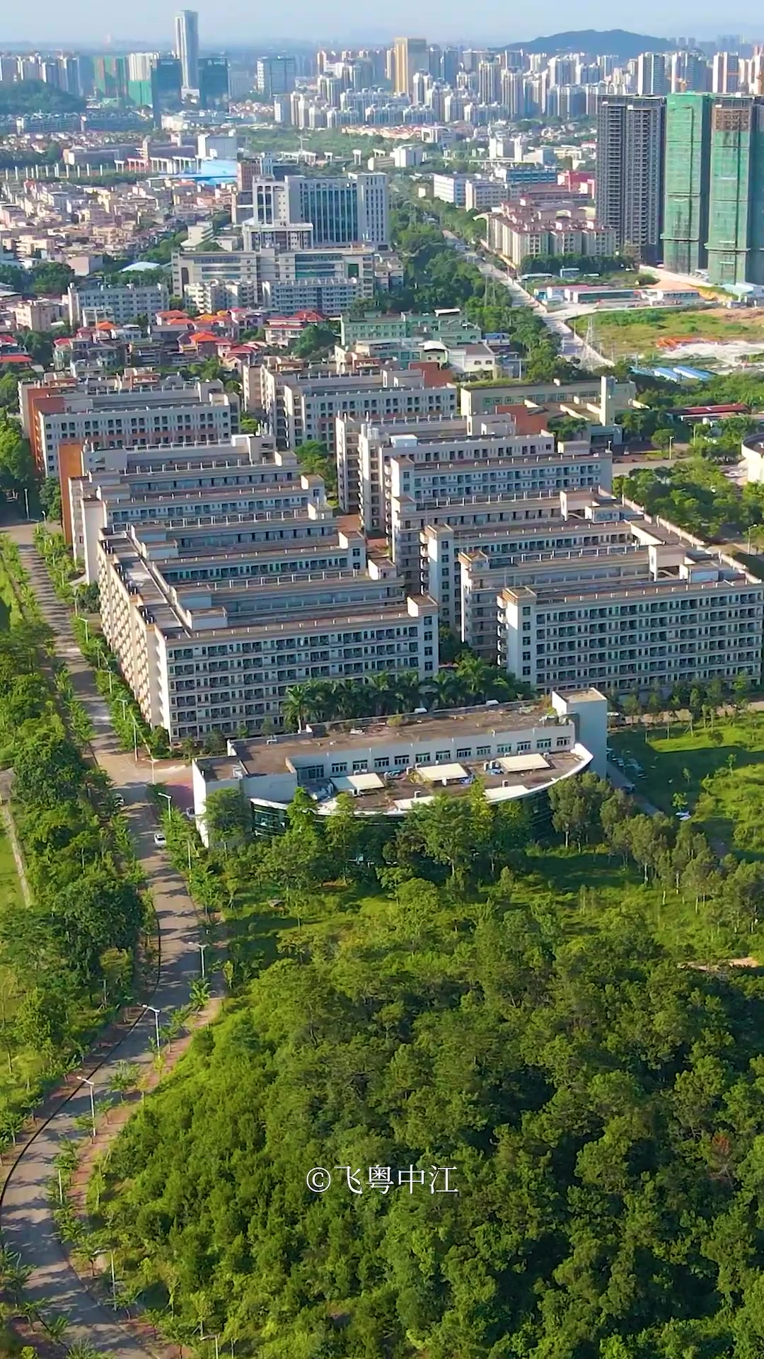飞粤广药中山校区,坐落在狮头山的山脚下,广东药科大学 公
