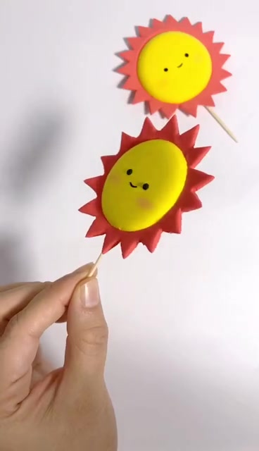 教你用简单的方法制作好看的粘土小太阳-度小视