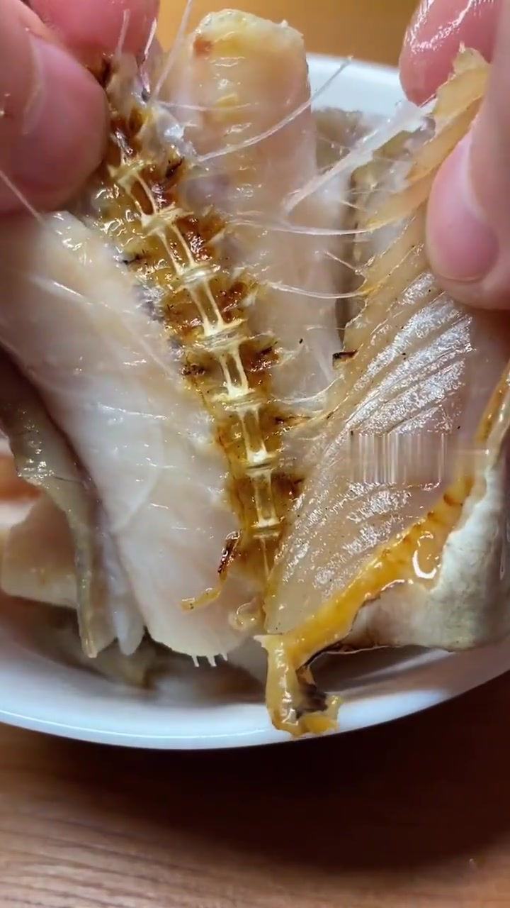 新鲜的野生海鳗鱼很多人不喜欢,因为刺太多