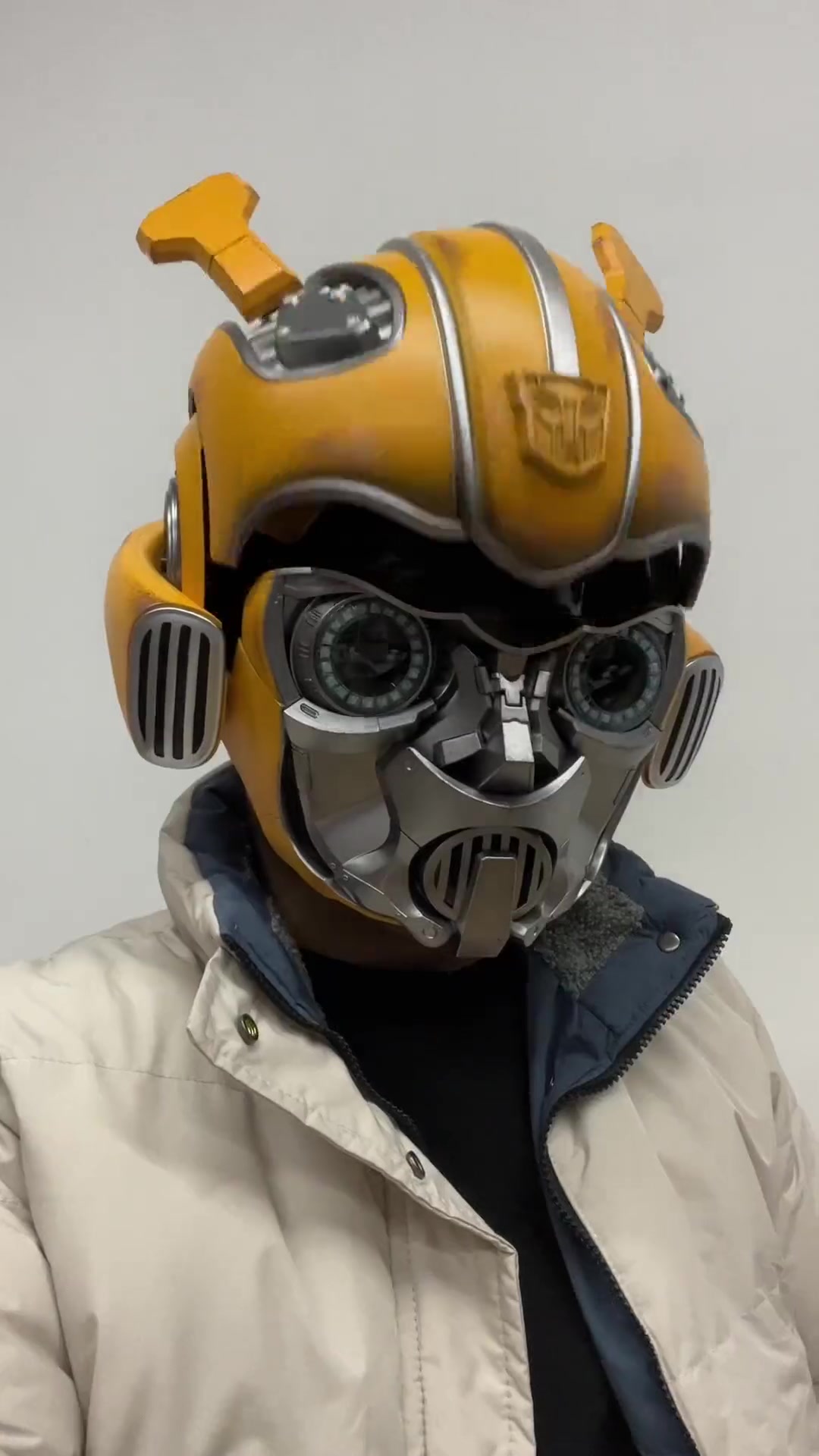 变形金刚 大黄蜂 看这个头盔多帅  小助手-度小视