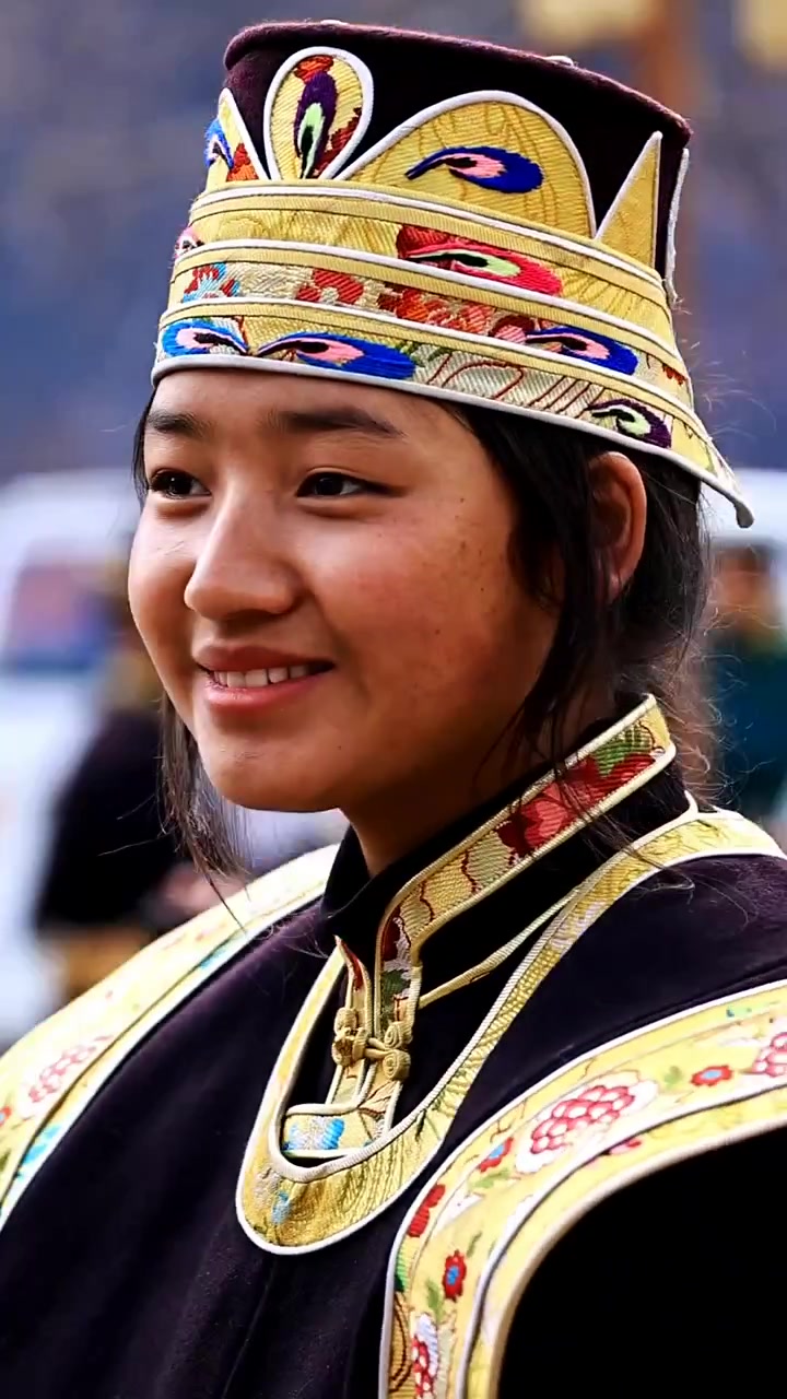 西藏藏历年林芝索松村漂亮的工布藏服神气清秀的村民载歌载舞