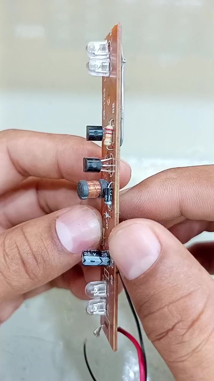 焦耳小偷电路1.5v升压30v 安全用电 电工技术 电子技术