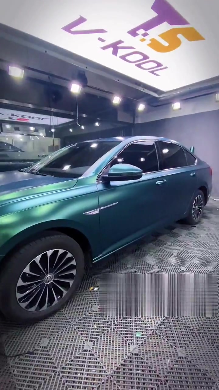 改色电光金属墨绿上身大众朗逸