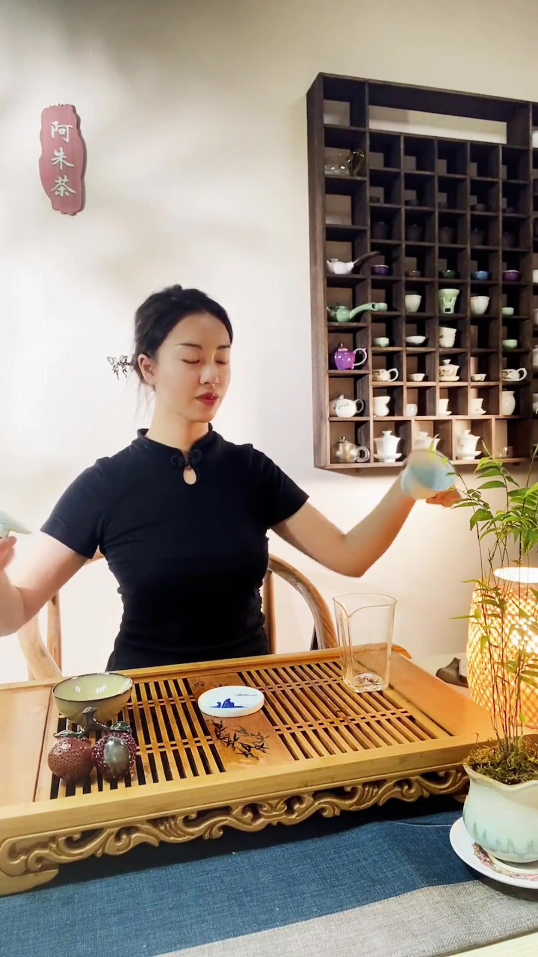 茶艺表演中的盖碗展示,简单也是一种美 茶道美学 创意茶舞 盖碗 茶艺