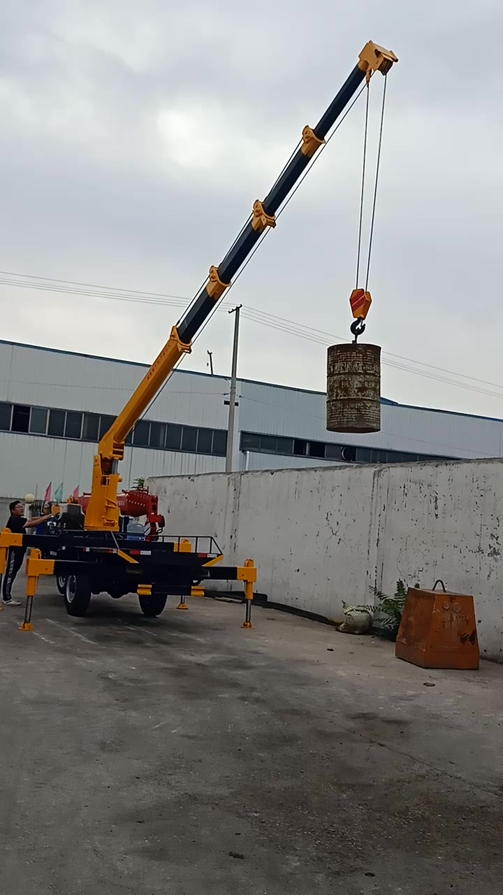 三轮随车吊,三马子改装随车起重机 园林苗圃用小型吊机-度小视