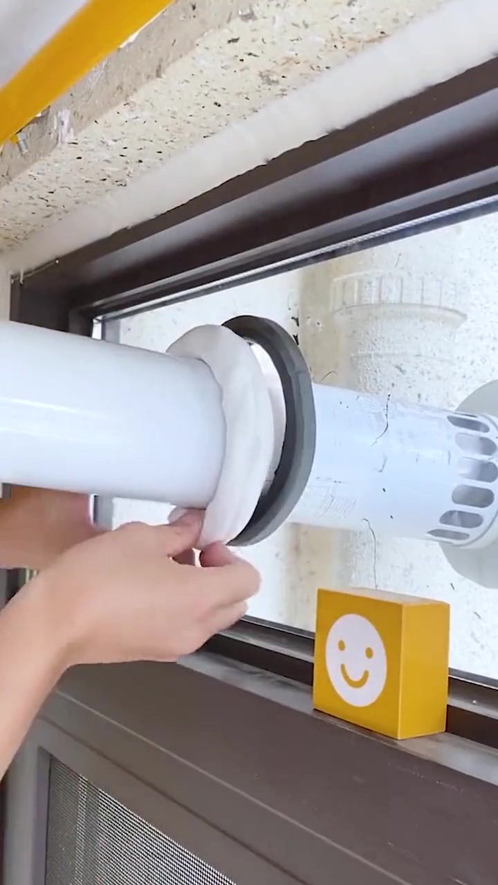 密封胶泥 空调有洞,经常漏风进灰尘,用上这个密封胶泥,非常好用,不仅