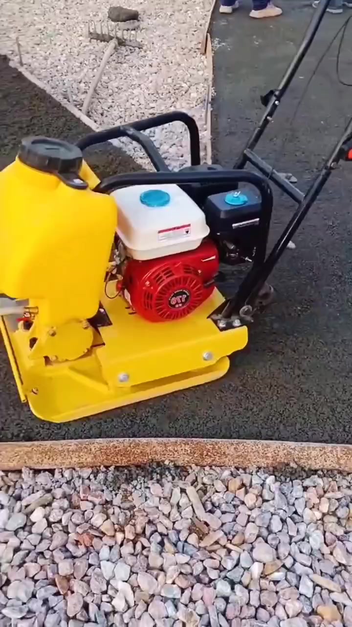 双向震动平板夯 沥青路面打夯机适用范围-度小视