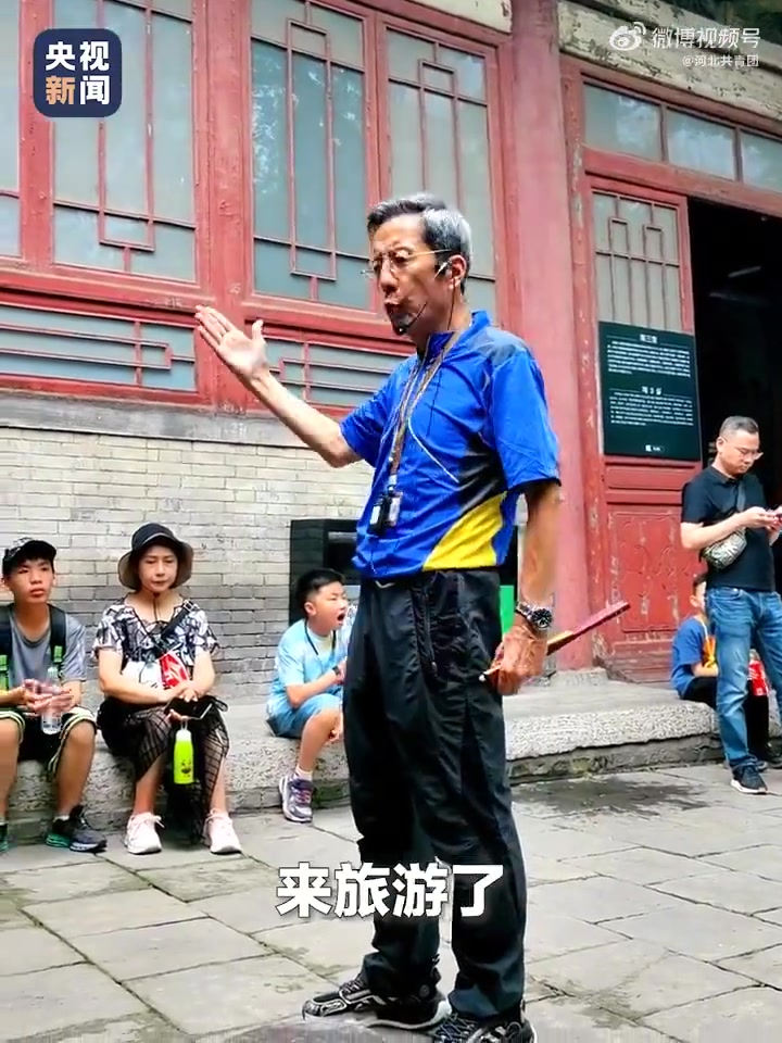 70岁的博物馆讲解员杨健热爱导游,自学考上高级导游证,讲解主打一个
