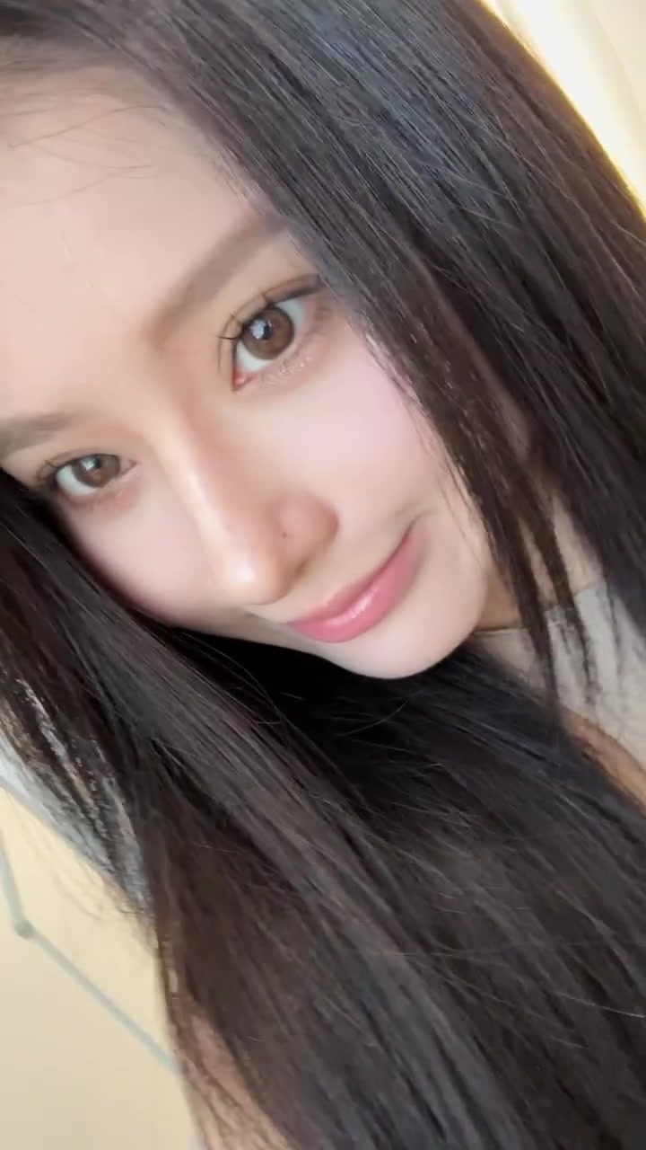 小姐姐赶紧出教程,好喜欢这种妆容,淡淡的,好美