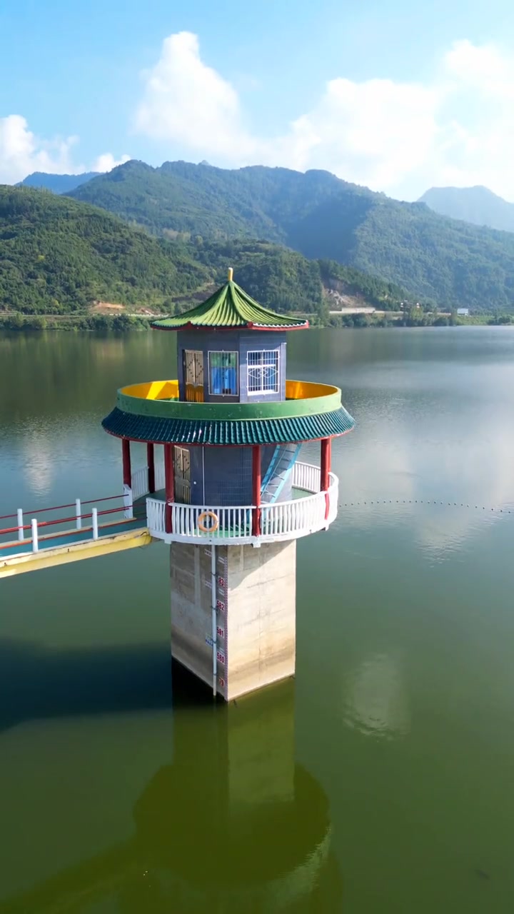 骆峪水库,西安周边最美水库,下游孕育了周至最美水街,如今环湖路建成