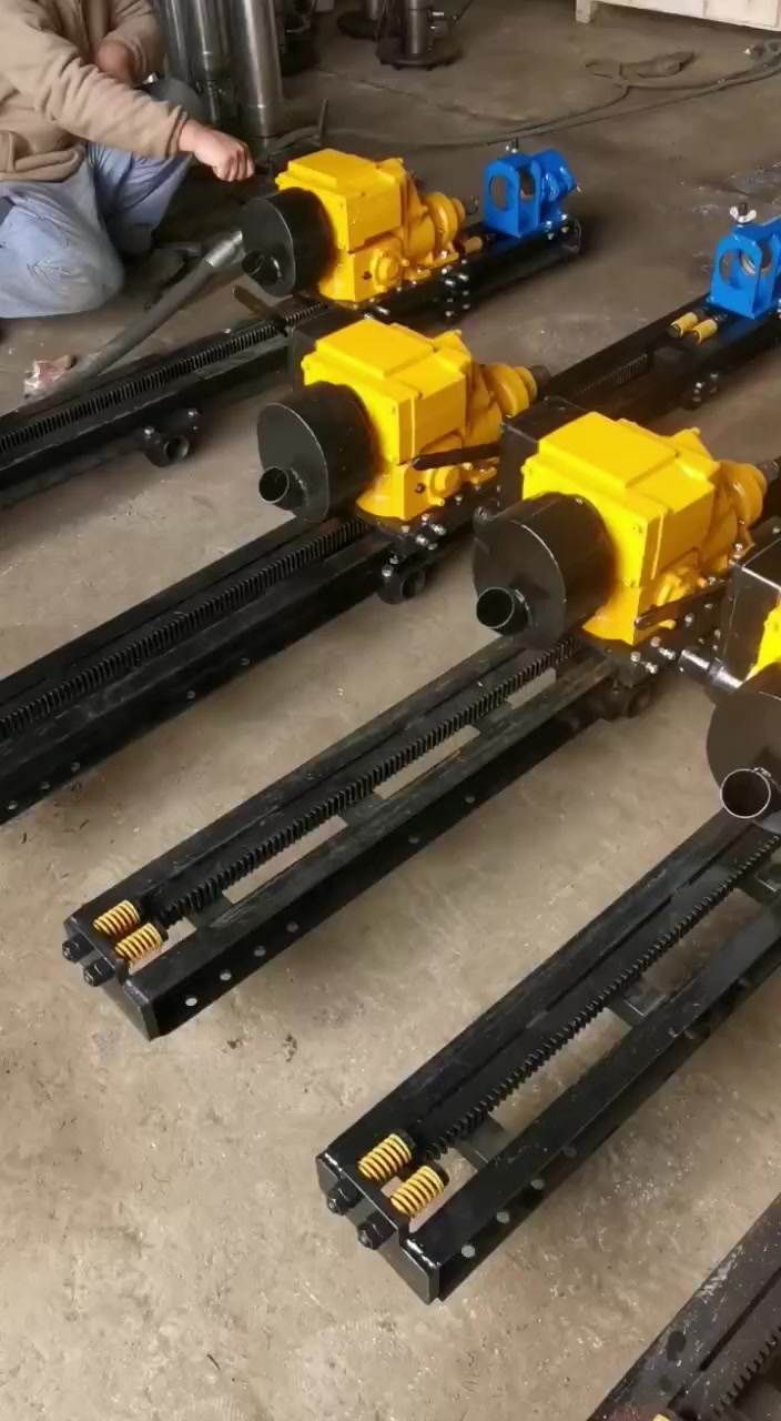 气动架柱式钻机主机具有正反转功能,给进与退出钻具配套使用可远