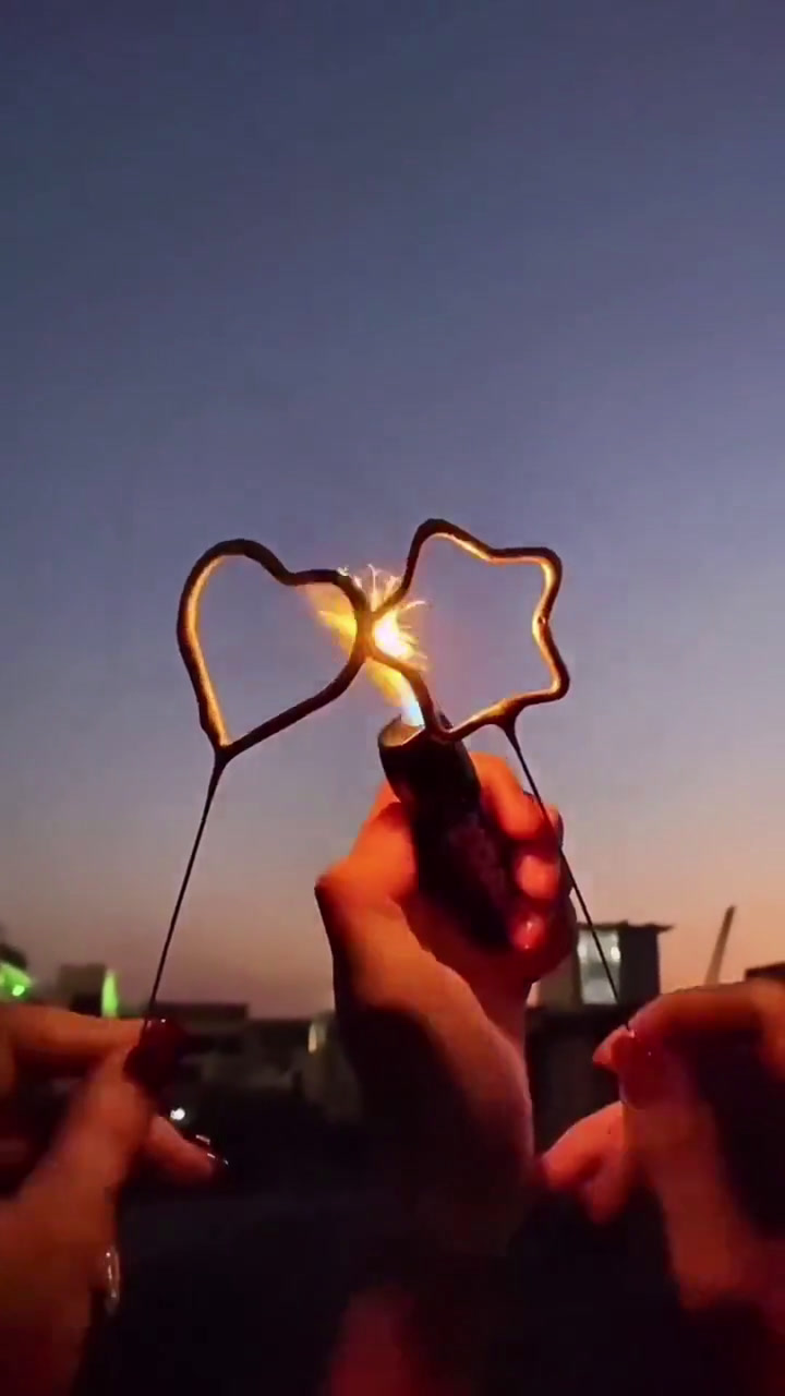 心形烟花,快来艾特你想送的人吧 心形烟花 向烟花许个愿 那些最美的