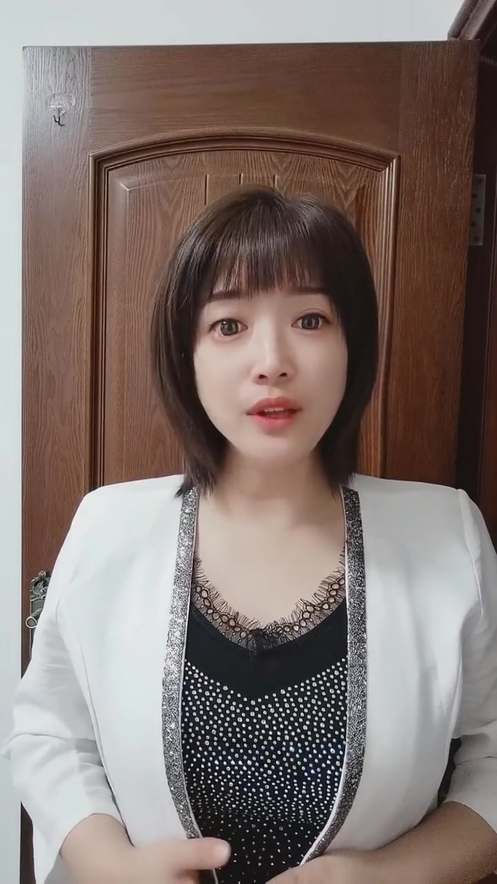 大连社区闯卡女子为大连市金普新区友谊街道办事处副主任,卢书记为金