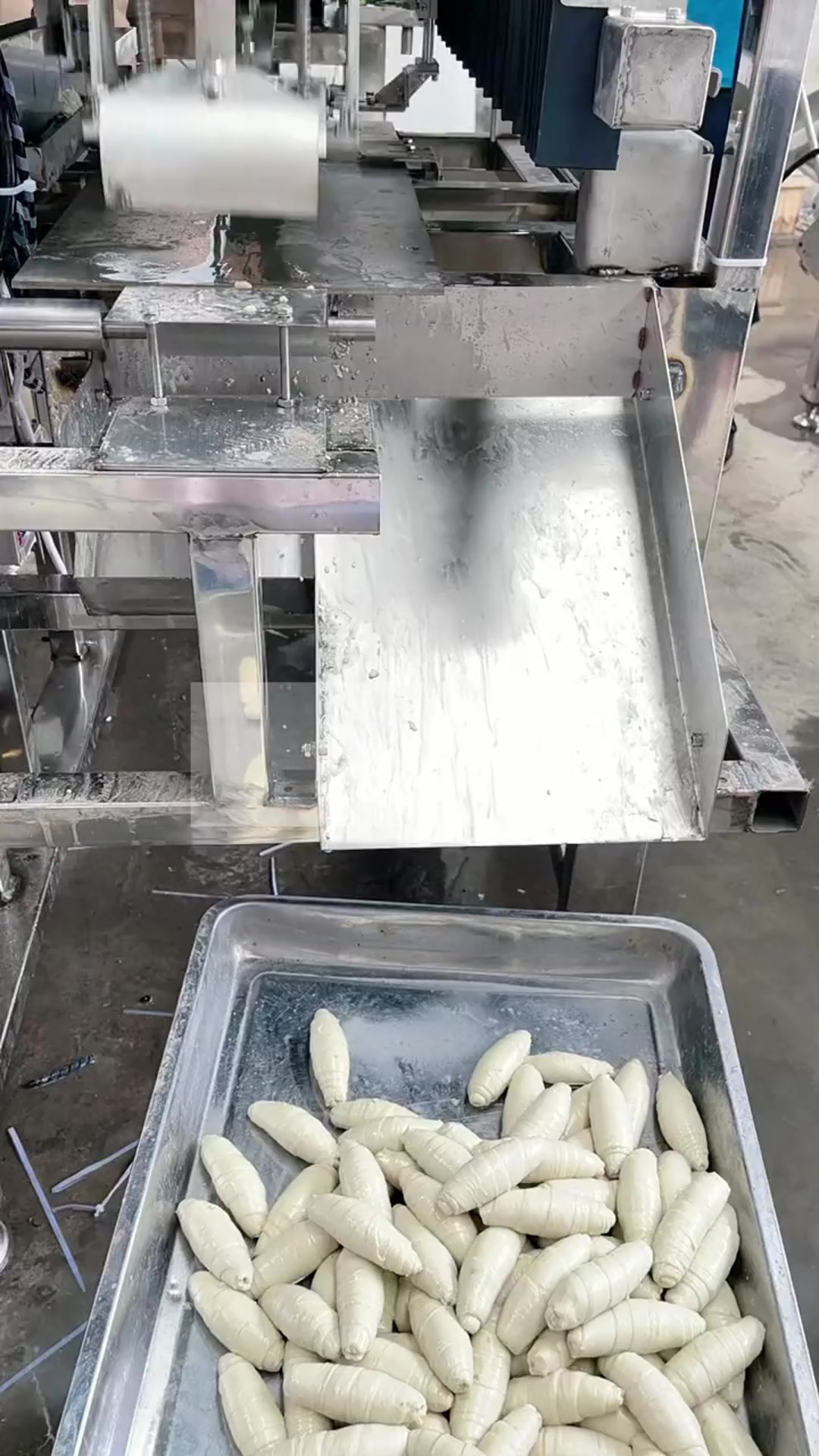 面筋加工厂实拍 全自动面筋成型机 自动穿签机