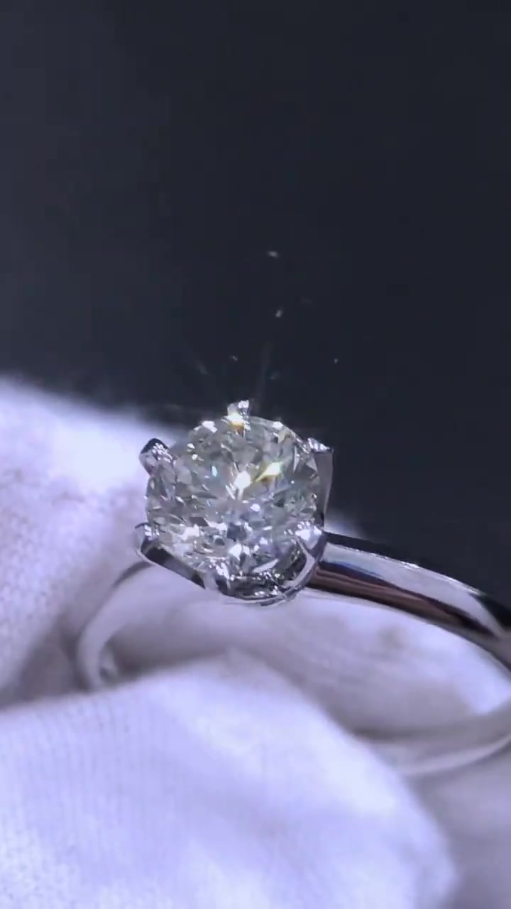 1克拉 蒂家 经典六爪 皇冠钻戒