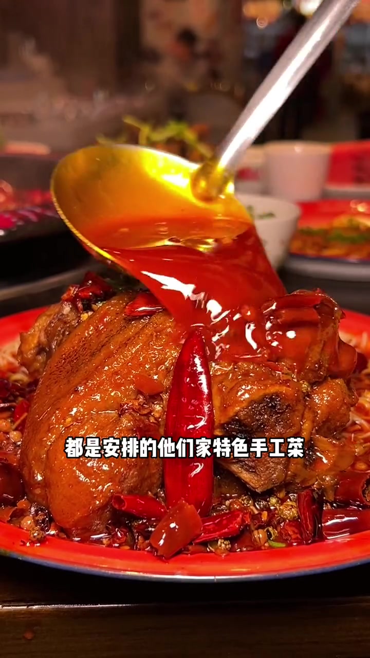 肘,把以前欠我的全部吃回来,哈哈哈 建设路牛市坎 大肘子配米饭有多香
