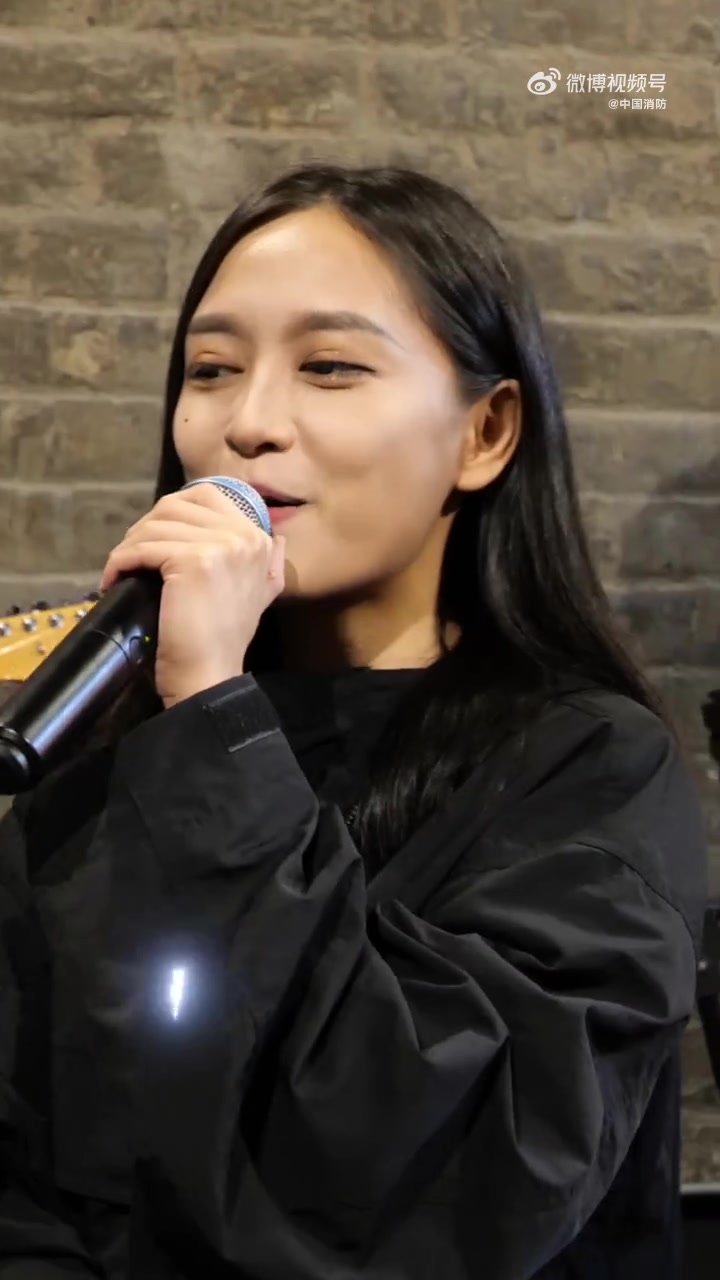 的蓝焰乐队和西安城墙音乐发起人韩小九一起给大家带来的一首《西安人