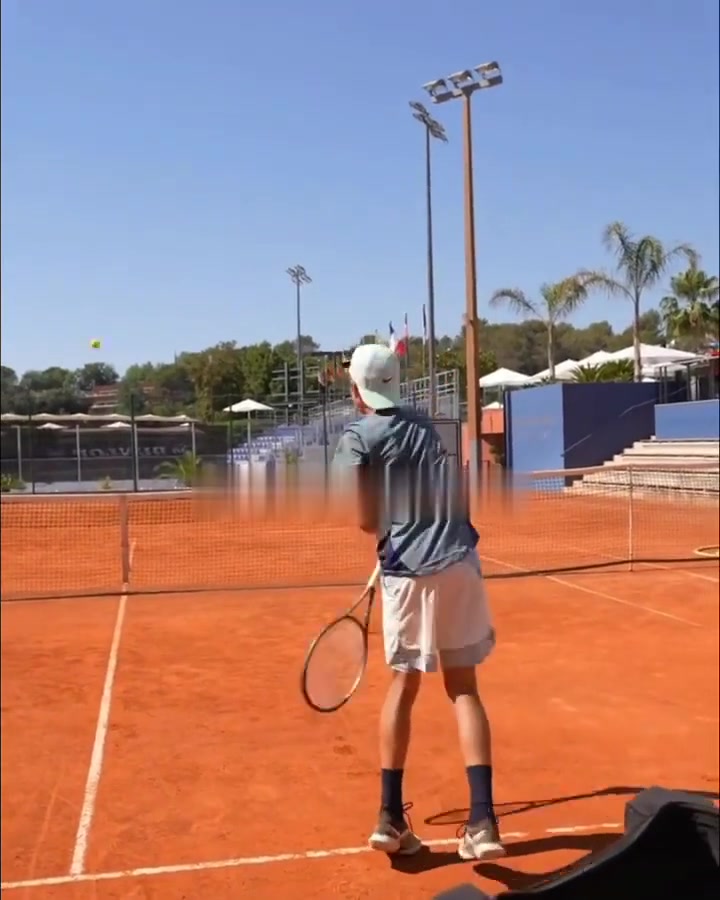 小威教练教你发二发网球侧旋发球教程