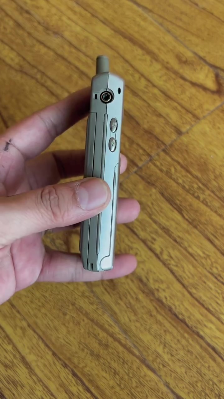 这小三星有年代感吧?用过它的朋友估计孩子都上大学了