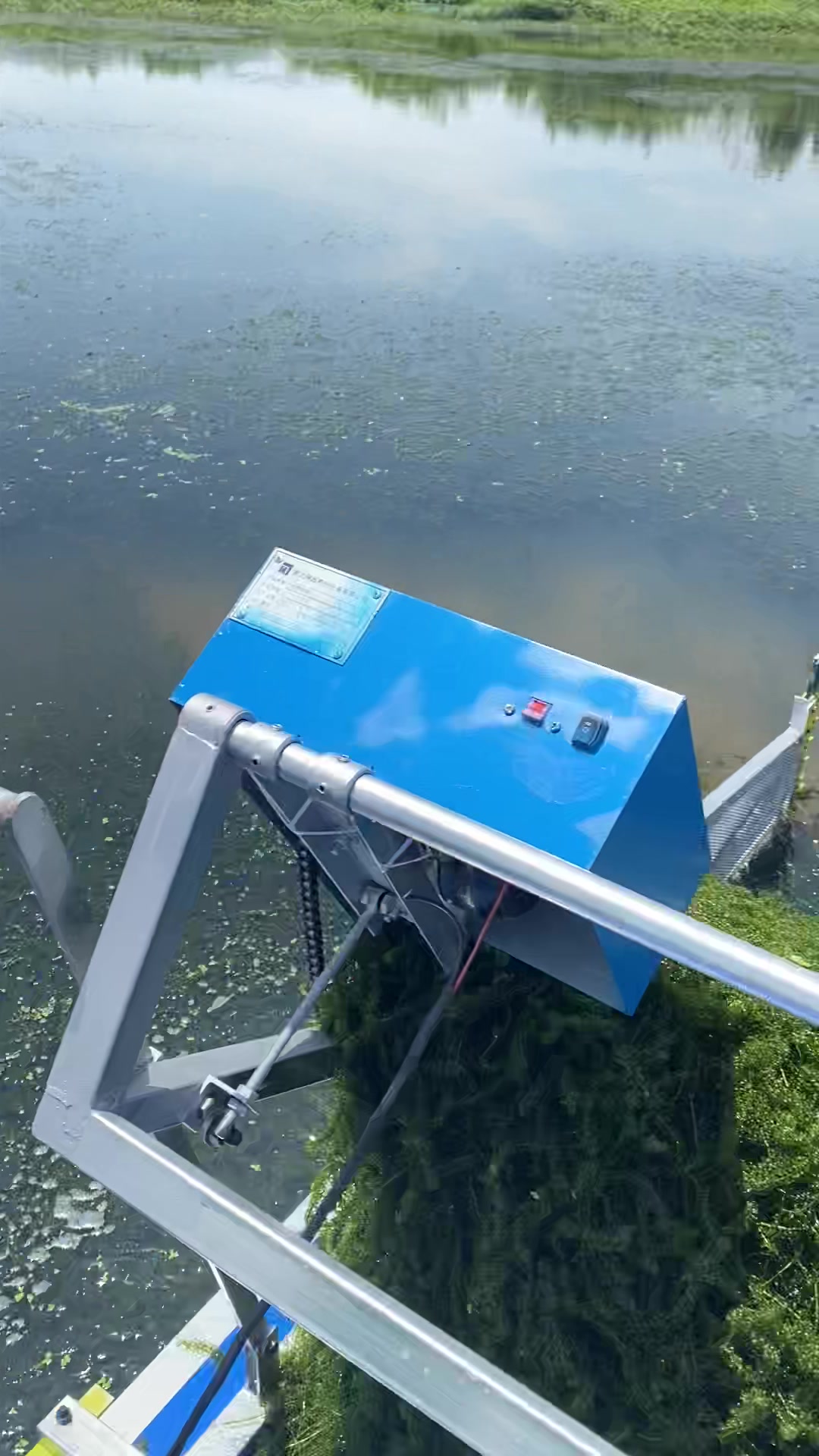 水下割草机清理河道水葫芦水花生-度小视