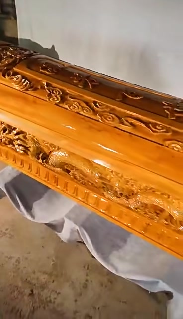 金丝楠龙棺,见棺发财,手工重雕,栩栩如生