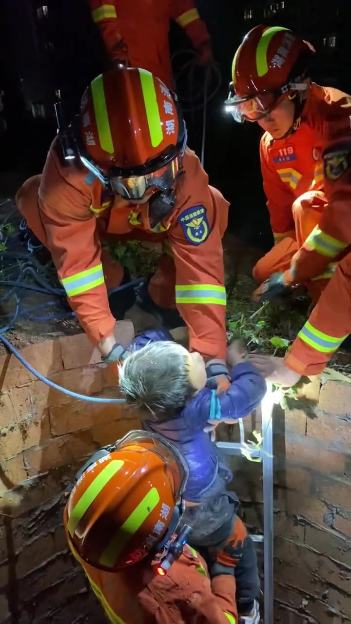 「男孩放学回家不慎坠入深井」11月20日,湖南郴州,小男孩放学回家时
