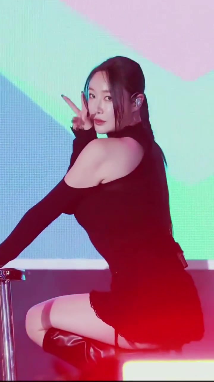 韩国女团美女热舞表演 大长腿 完美身材 这谁顶得住啊 韩国女团热舞