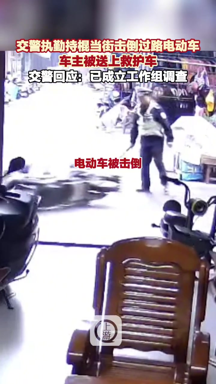 11月30日回应时间广西贺州交警执勤持棍当街击倒过路电动车车主被送上