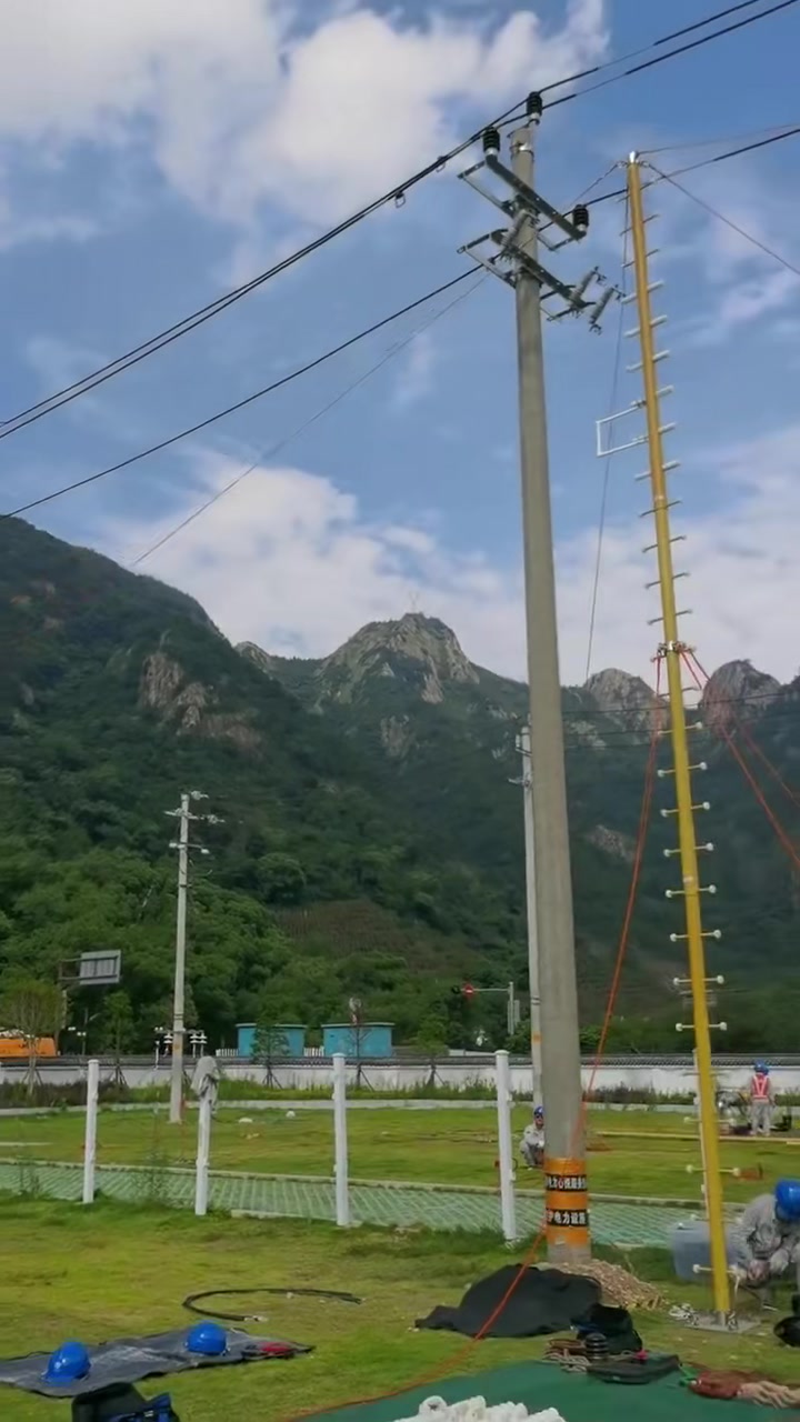 带电作业蜈蚣梯使用视频