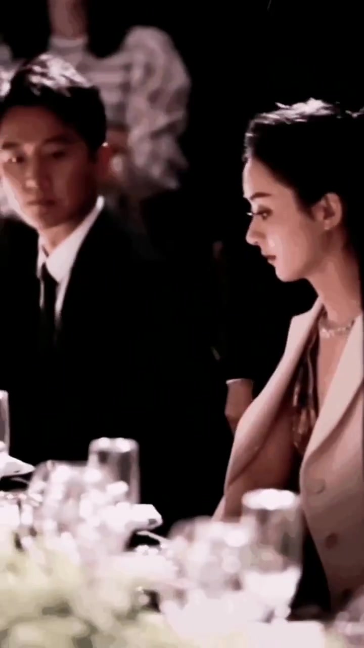 黄轩看赵丽颖这一眼,已经脑补了一万篇先婚后爱破镜重圆文-度小视