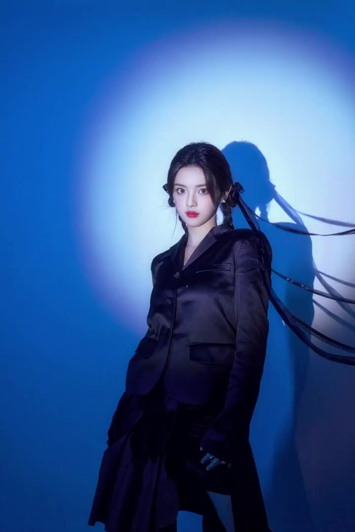 杨超越综艺新造型好"水冰月" 是那个代表月亮消灭你们的美少女战士吗?