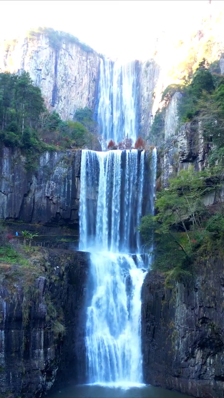 百丈漈瀑高百丈,远观近看真惊叹,这是武侠世界里的瀑布,金庸笔下的